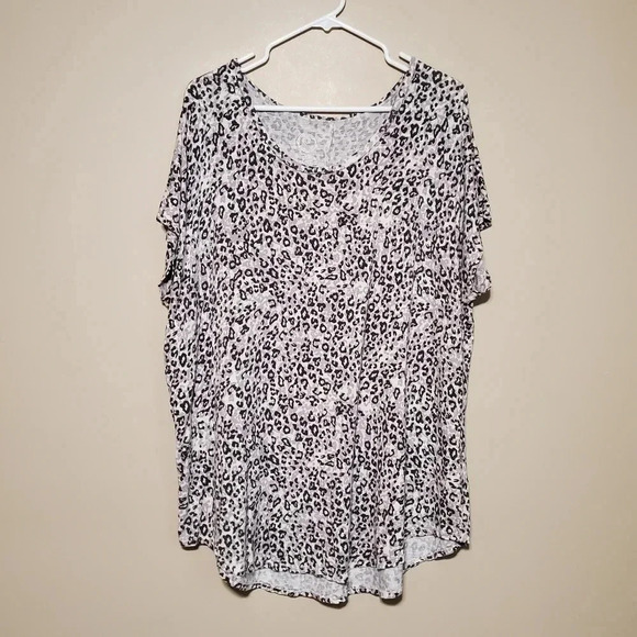 Maurices 24/7 Women's size 2 Short Sleeve Leopard Print T-shirt Top - Picture 1 of 5